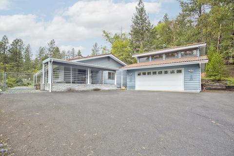 724 Eric Loop, Grants Pass, OR 97526 photo 1