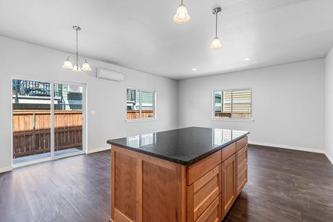 328 Everett Way, Talent, OR 97540 photo 15