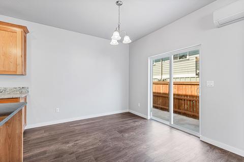 328 Everett Way, Talent, OR 97540 photo 8