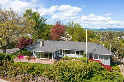 810 Amerman Dr, Phoenix, OR 97535 photo 1