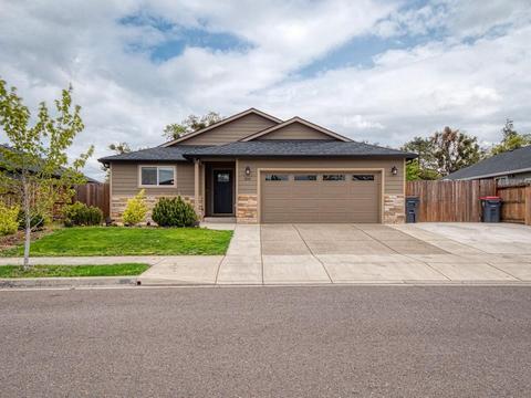 214 Singing Grass Dr, Central Point, OR 97502 photo 3