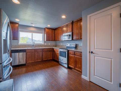 214 Singing Grass Dr, Central Point, OR 97502 photo 5