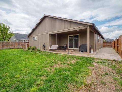 214 Singing Grass Dr, Central Point, OR 97502 photo 32