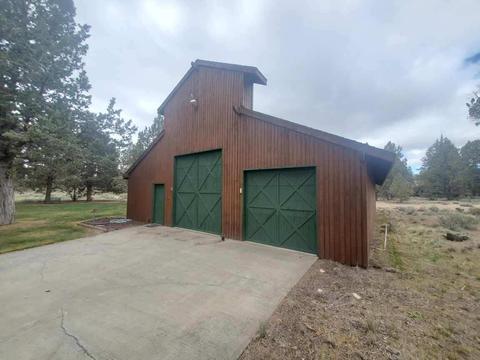 64651 Jan Dr, Bend, OR 97701 photo 2