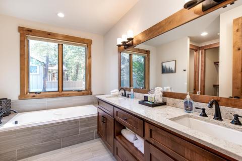 56317 Fireglass Loop, Bend, OR 97707 photo 14