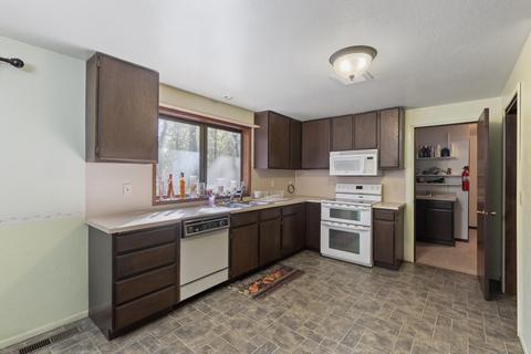 2005 Stringer Gap Rd, Grants Pass, OR 97527 photo 4