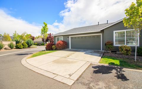 304 Live Oak Loop, Central Point, OR 97502 photo 21