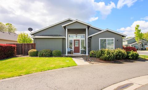 304 Live Oak Loop, Central Point, OR 97502 photo 1