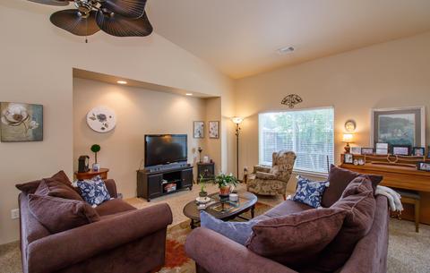 304 Live Oak Loop, Central Point, OR 97502 photo 4