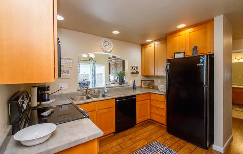 304 Live Oak Loop, Central Point, OR 97502 photo 9