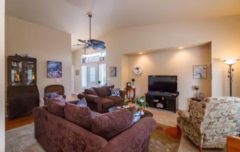 304 Live Oak Loop, Central Point, OR 97502 photo 5