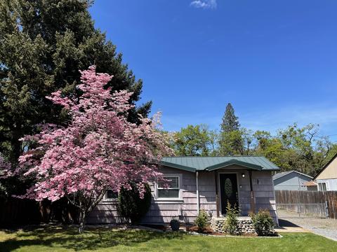 302 W 5th St, Phoenix, OR 97535 photo 2