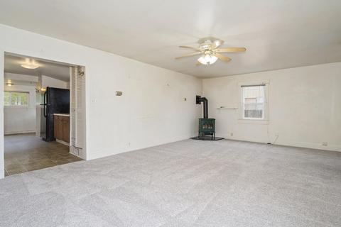 302 W 5th St, Phoenix, OR 97535 photo 3