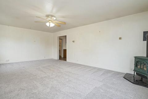 302 W 5th St, Phoenix, OR 97535 photo 4