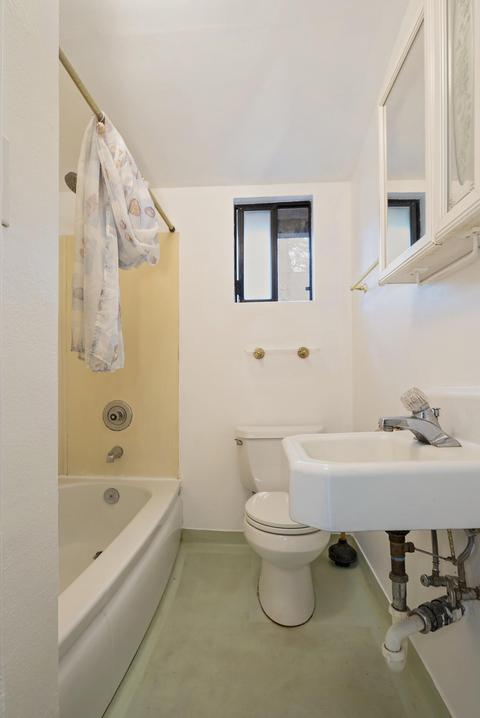 302 W 5th St, Phoenix, OR 97535 photo 9