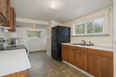 302 W 5th St, Phoenix, OR 97535 photo 7