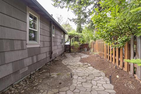 302 W 5th St, Phoenix, OR 97535 photo 13