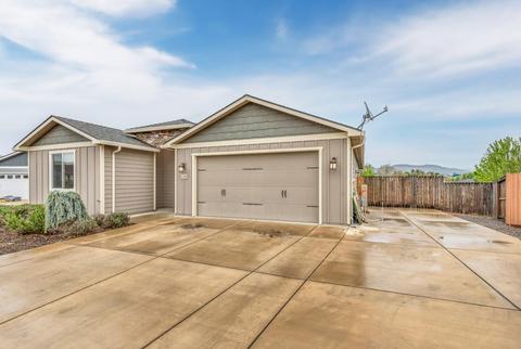 120 Cedric Ct, Eagle Point, OR 97524 photo 2