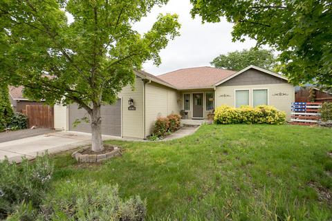 1041 Highlands Dr, Eagle Point, OR 97524 photo 1