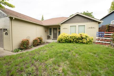 1041 Highlands Dr, Eagle Point, OR 97524 photo 3
