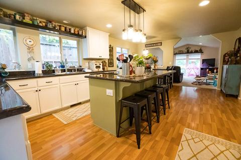 1041 Highlands Dr, Eagle Point, OR 97524 photo 8