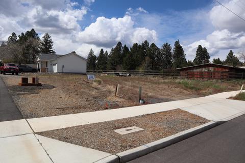 2109 NE 11th Pl, Bend, OR 97701 photo 2