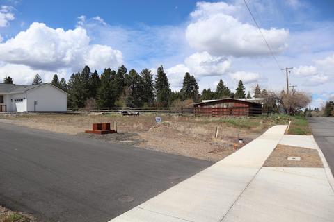 2109 NE 11th Pl, Bend, OR 97701 photo 4