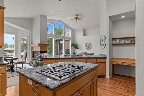 61957 Fall Creek Loop, Bend, OR 97702 photo 11