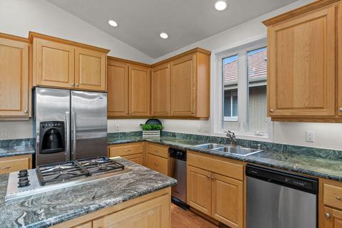 61957 Fall Creek Loop, Bend, OR 97702 photo 12