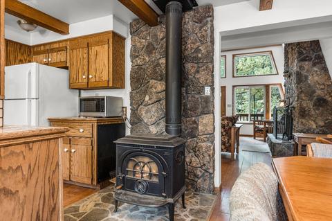 15100 Yellow Pine Loop, Bend, OR 97707 photo 11