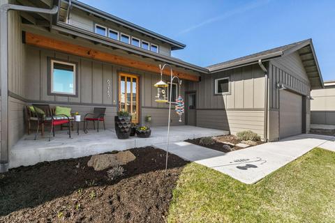 63145 Iner Loop, Bend, OR 97701 photo 2