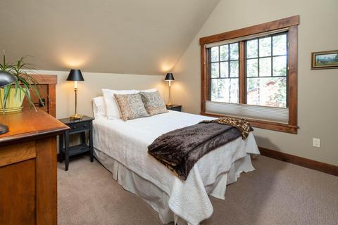 56055 Savage Dr, Bend, OR 97707 photo 18
