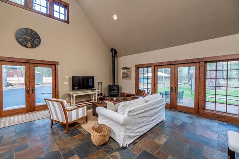 56055 Savage Dr, Bend, OR 97707 photo 9