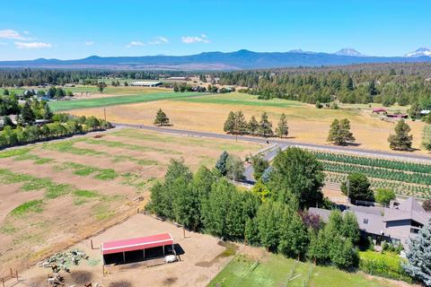 18615 Pinehurst Rd, Bend, OR 97703 photo 2