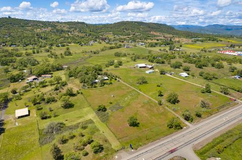 12121 Highway 62, Eagle Point, OR 97524 photo 13
