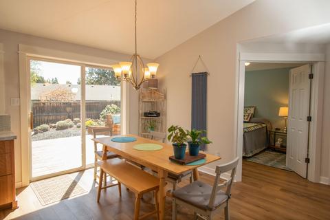 2586 NE Moonlight Dr, Bend, OR 97701 photo 10