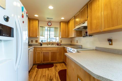 609 Karic Way, Eagle Point, OR 97524 photo 4