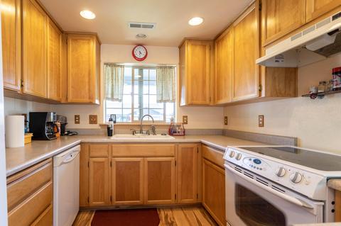 609 Karic Way, Eagle Point, OR 97524 photo 5