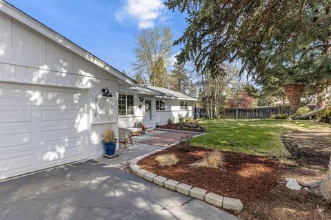 20970 SE West View Dr, Bend, OR 97702 photo 2