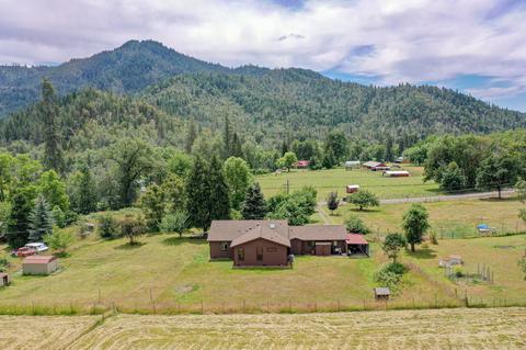 10585 E Evans Creek Rd, Rogue River, OR 97537 photo 2