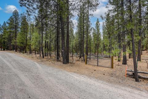 51873 Pine Loop Dr, La Pine, OR 97739 photo 1