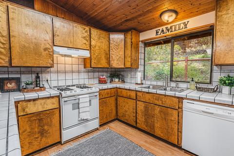 2000 Crow Rd, Merlin, OR 97532 photo 7