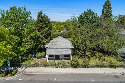 202 E Main St, Talent, OR 97540 photo 2