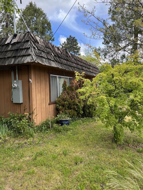 410 4th St, Phoenix, OR 97535 photo 2