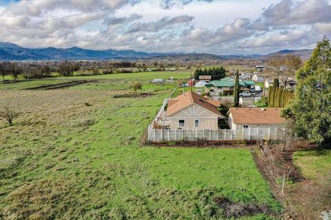 6170 Thistle Ln, Central Point, OR 97502 photo 4