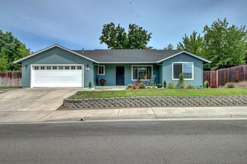 581 C St, Phoenix, OR 97535 photo 1