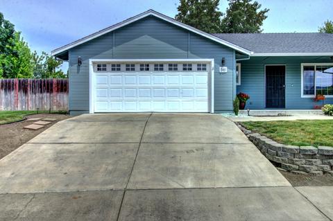 581 C St, Phoenix, OR 97535 photo 2