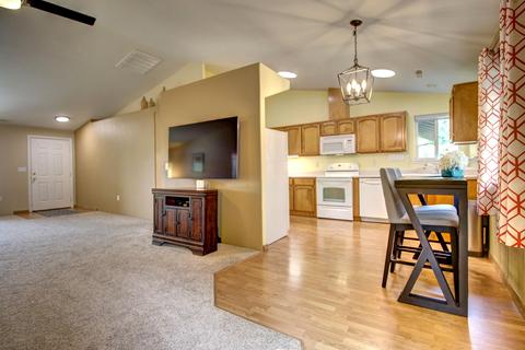 581 C St, Phoenix, OR 97535 photo 8
