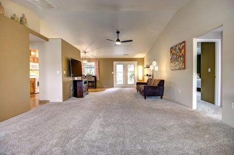581 C St, Phoenix, OR 97535 photo 4