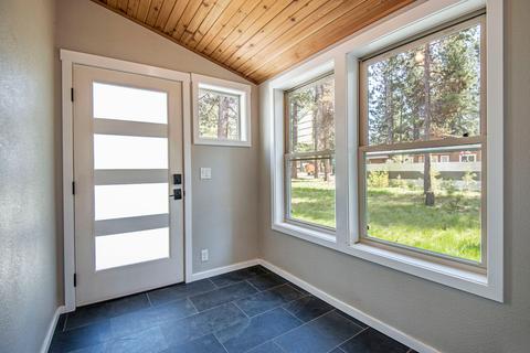 56741 Stellar Dr, Bend, OR 97707 photo 3